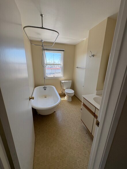 BATHROOM - 706 Buena Vista Ave