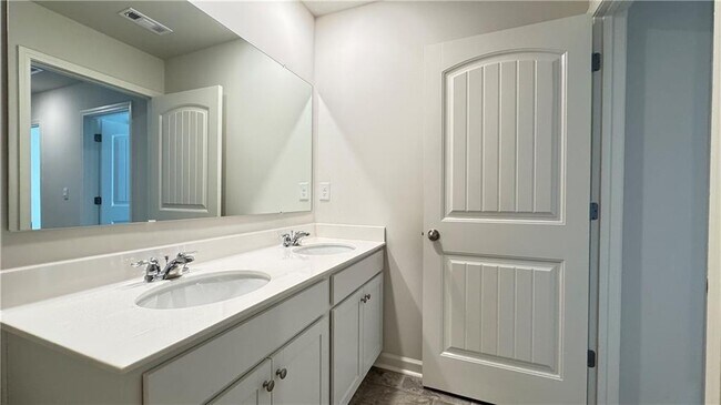 Building Photo - 100 Aspen Ct