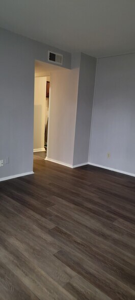 Building Photo - 618 Sinclair St