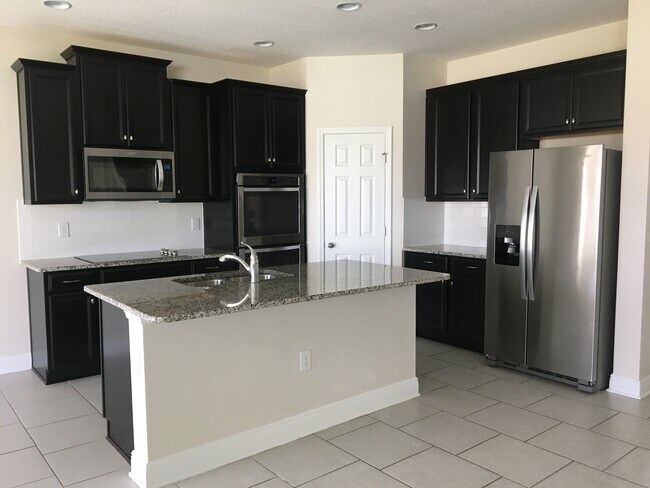 Building Photo - 2510 Sanderling St