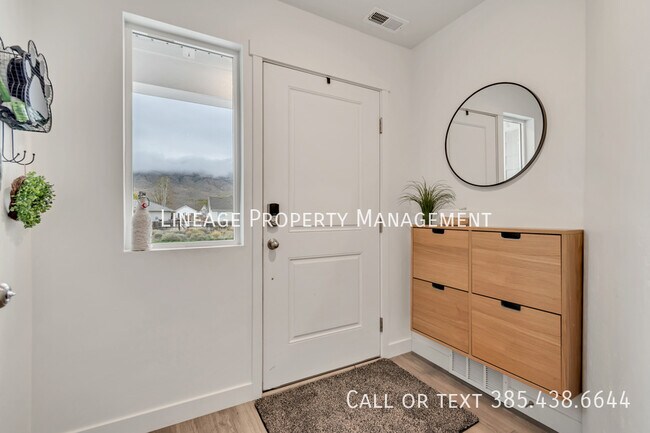 Building Photo - 3940 N Cougar Ln