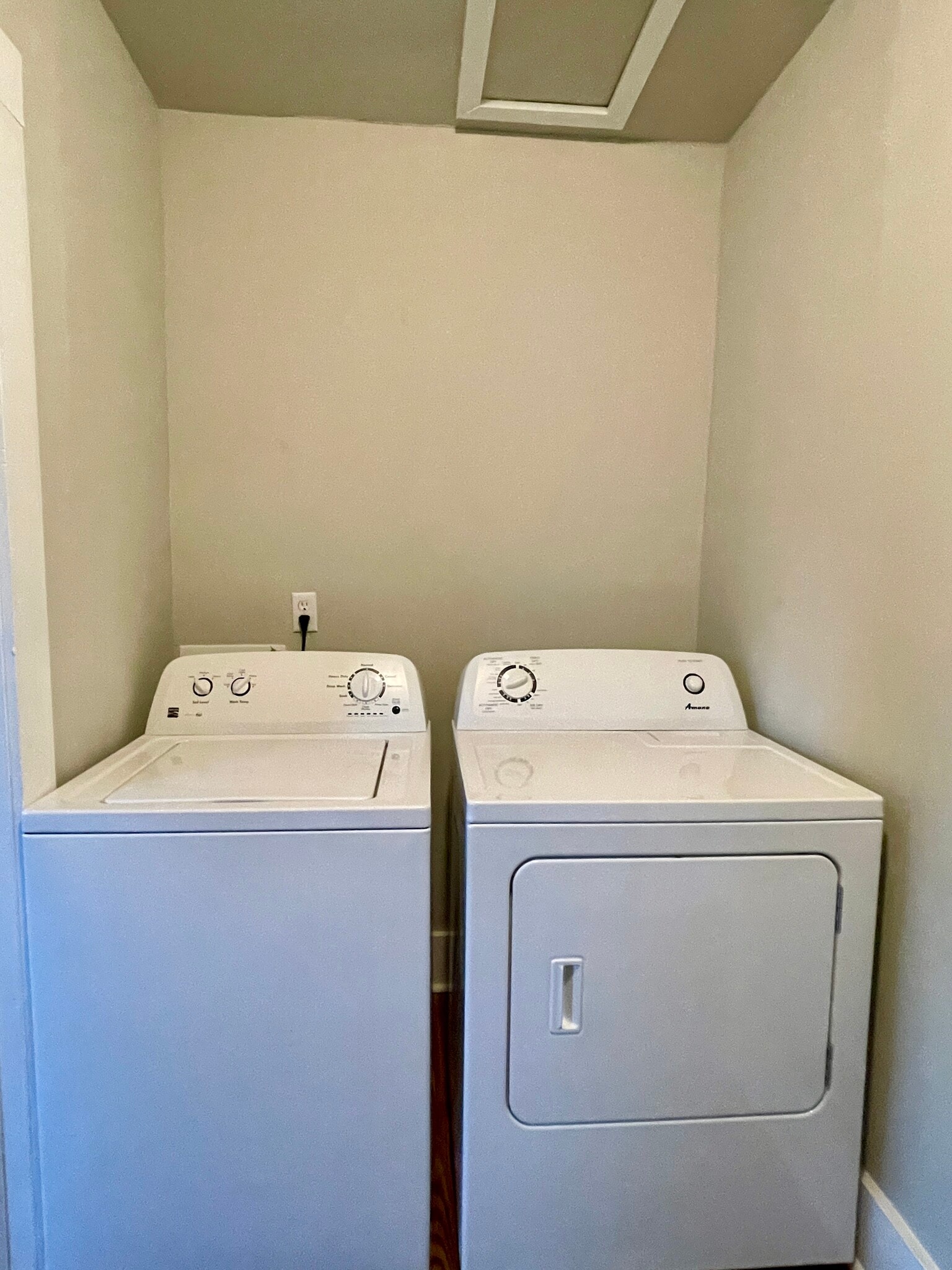 Building Photo - 917 Reid St