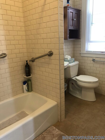 Building Photo - 130 Glenville Ave