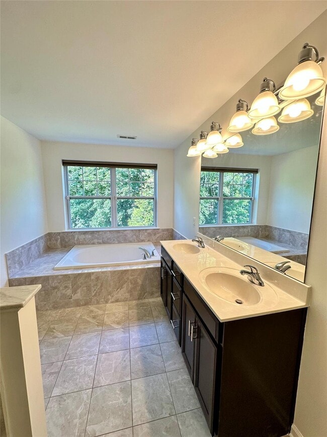 Building Photo - 127 Meadow View Dr