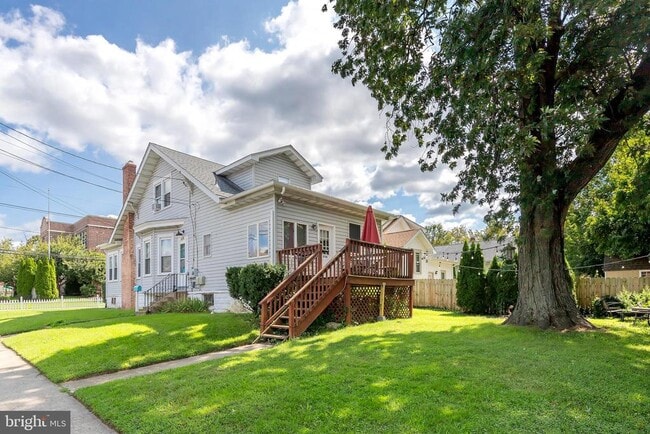 Building Photo - 674 JOHNSON