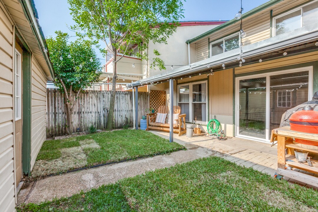 Building Photo - 4120 Towngate Blvd