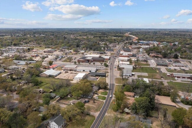 Building Photo - Coming Soon! 3 Bedroom 2 Bath 2 Carport Re...