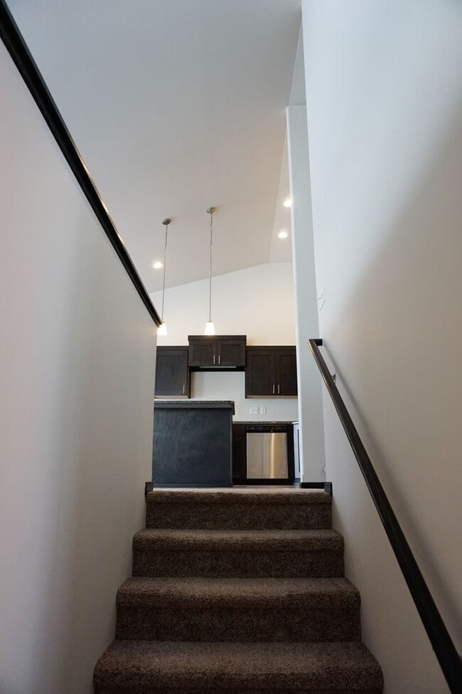 Building Photo - 3 Bed 3 Bath Twin Home