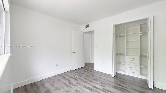 Building Photo - 8483 SW 137th Ave