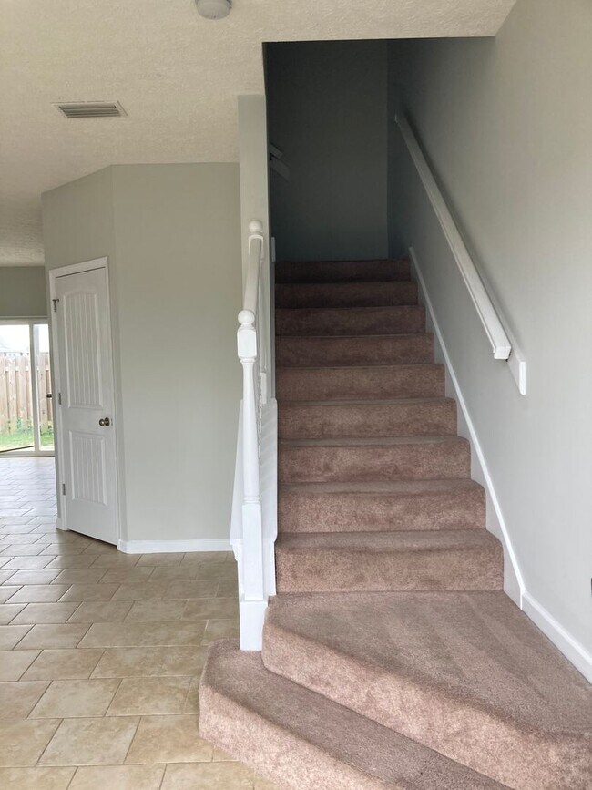 Building Photo - Charming 3 BR/2.5 bath  in a quiet, well-kept neighborhood. Convenient to schools, Tyndall AFB, s...