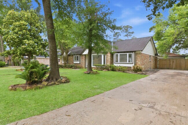 Building Photo - 15215 Parkville Dr