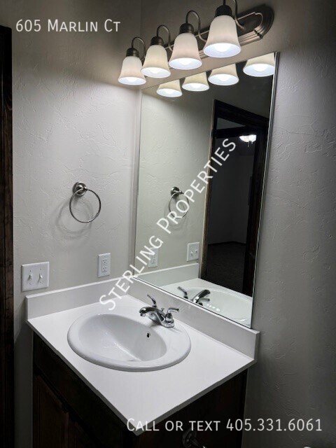 Building Photo - 605 Marlin Ct