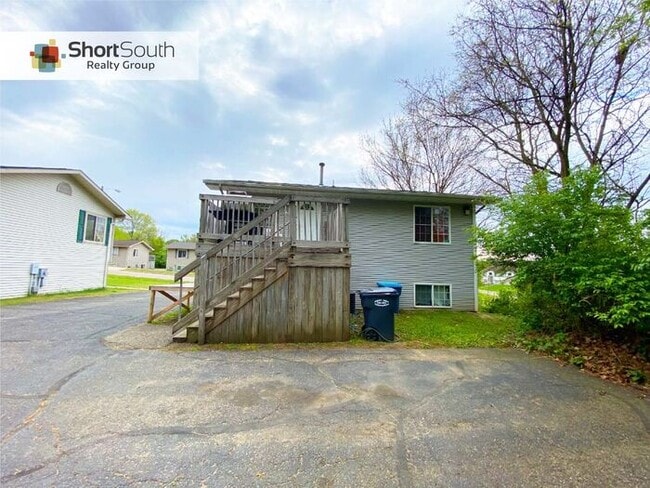 Building Photo - 4 bed 2 bath Single Family Home