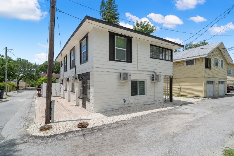 Building Photo - 919 16th Ave N