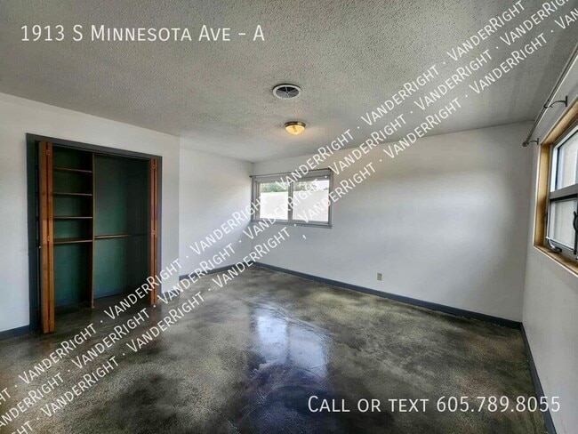 Building Photo - 1913 S Minnesota Ave