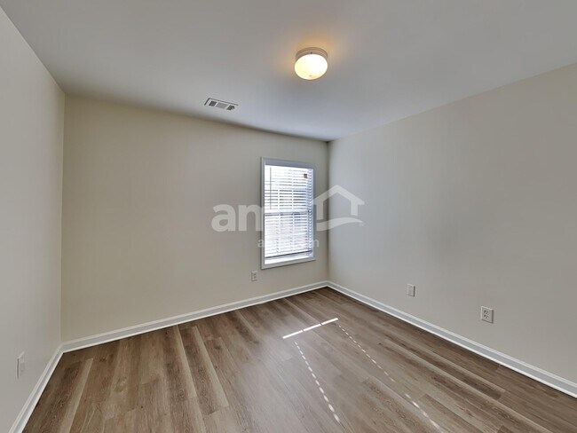 Building Photo - 811 Buffington Way