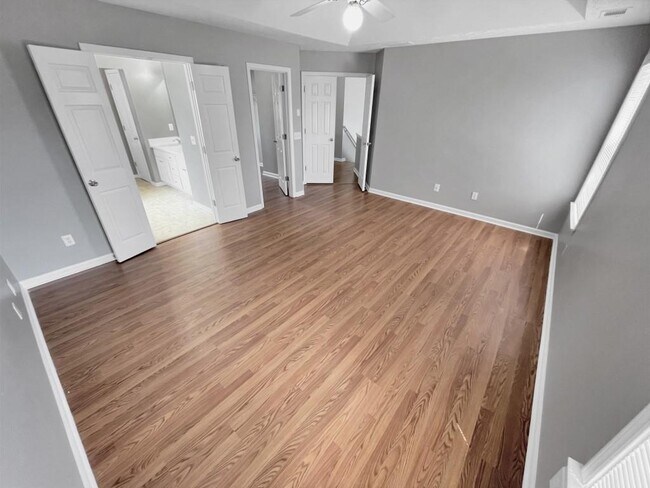 Building Photo - 1926 Leacroft Ct