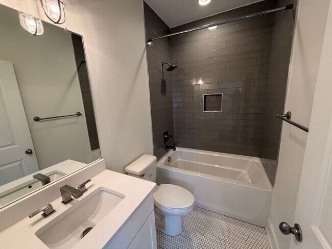 Building Photo - Beautiful Modern Home in Nashville Near the Fairgrounds