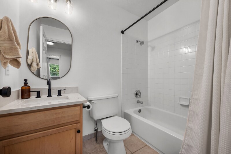 Building Photo - 617 S 1370 W