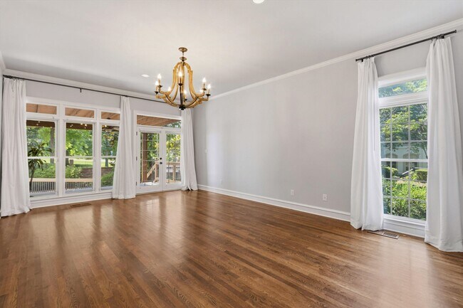 Building Photo - 1574 Whitmar Pl S