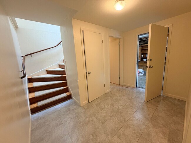 Building Photo - Charming Single Family House Across from McLaren Park