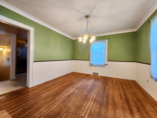 Building Photo - 3 bd 1 ba House | Charlotte | Off street P...