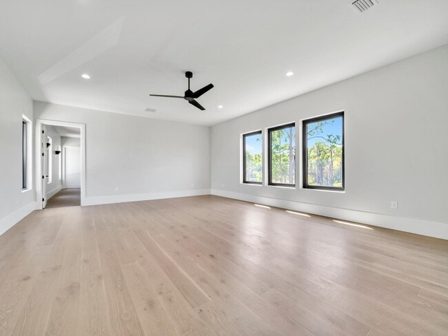 Building Photo - 330 Kelly Plantation Dr