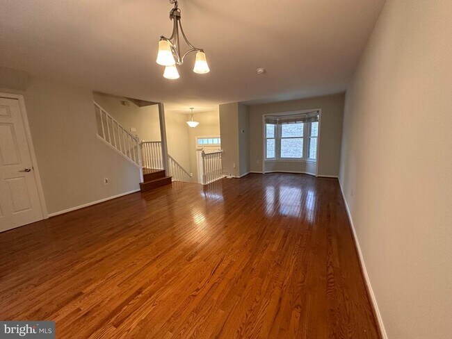 Building Photo - 13 Carriage House Cir