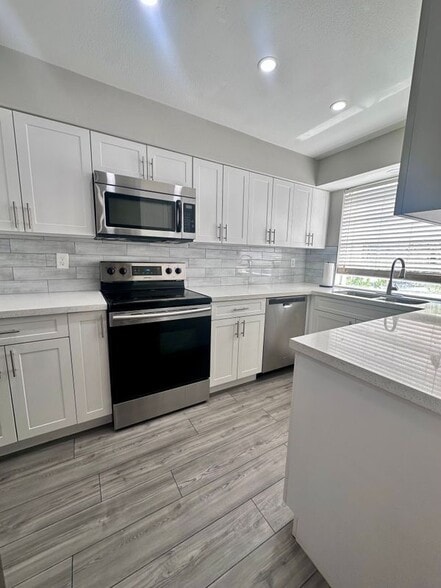 Building Photo - 7512 Bolanos Ct
