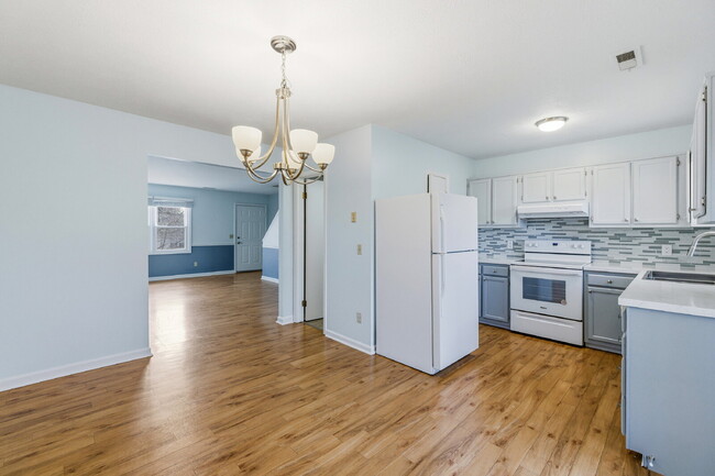 Building Photo - 3-Bedroom Townhouse with Yard & Privacy in Harrisonburg