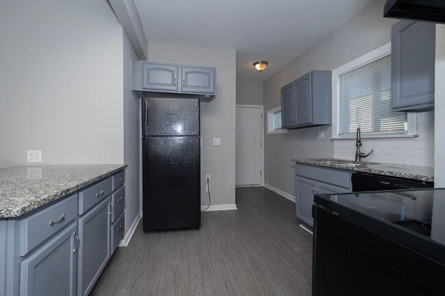 Building Photo - Beautiful 4 Bedroom 2 Bathroom Home in Kansas City!