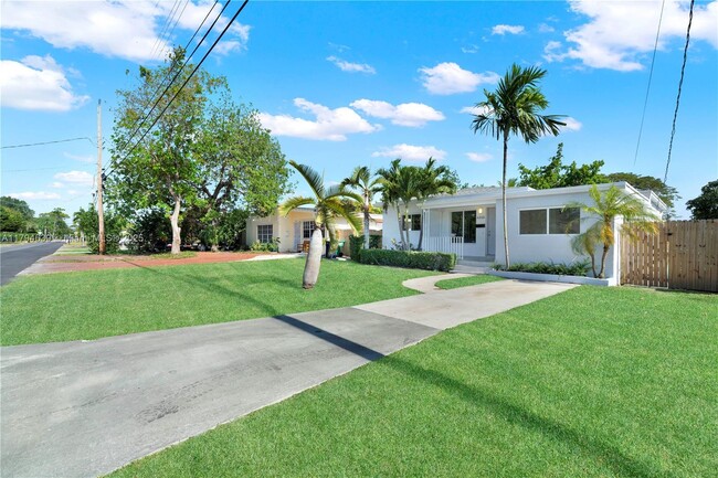 Building Photo - 6450 SW 28th St