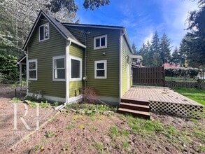 Building Photo - Private Retreat with Expansive Yard & Loft Space