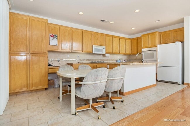 Building Photo - 575 Chesterfield Cir