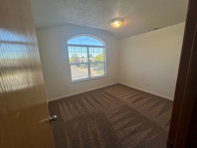 Building Photo - 7403 Shadowwood Ct NE