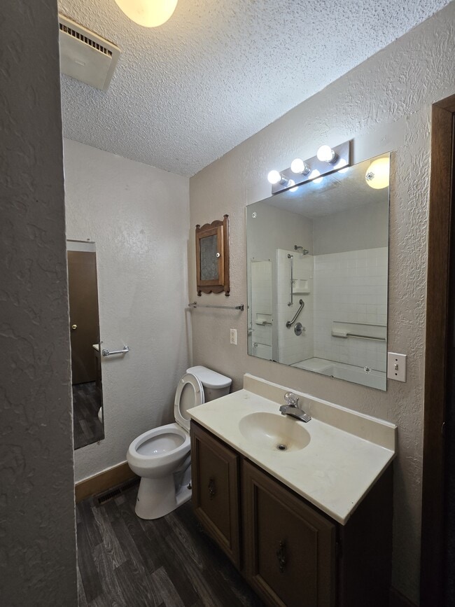 Building Photo - 714 S Fabrique Dr