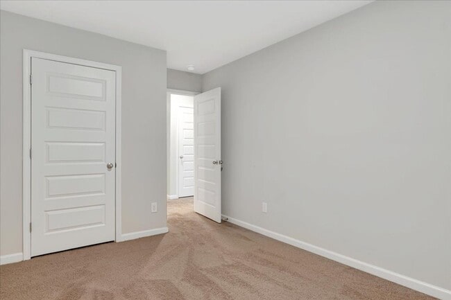 Building Photo - MOVE IN READY