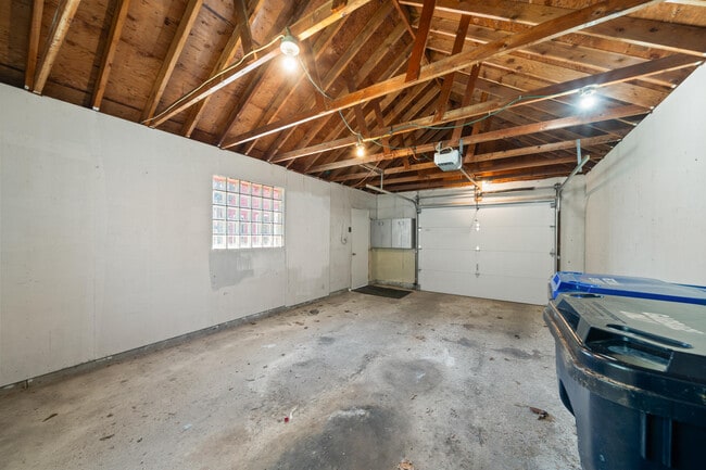 Building Photo - 11 S Church St