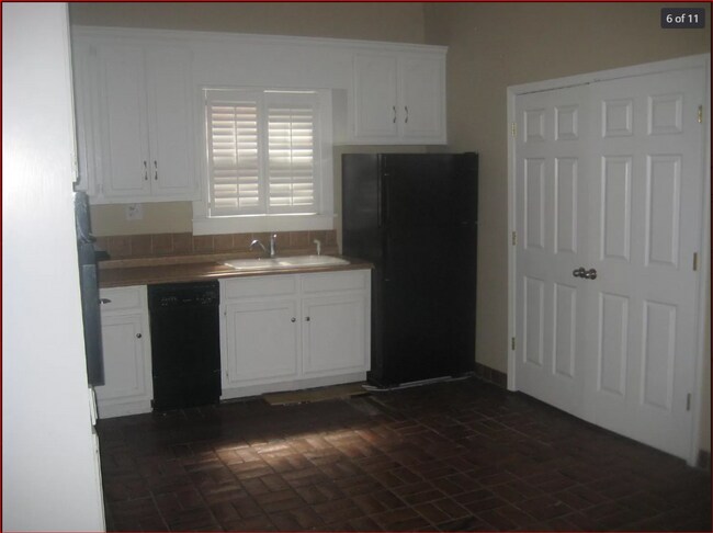 Building Photo - 1234 Park St