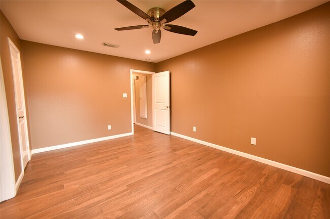 Building Photo - 217 Rachael Ln