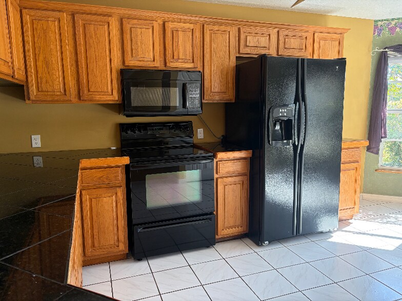 Building Photo - 340 Quail Dr