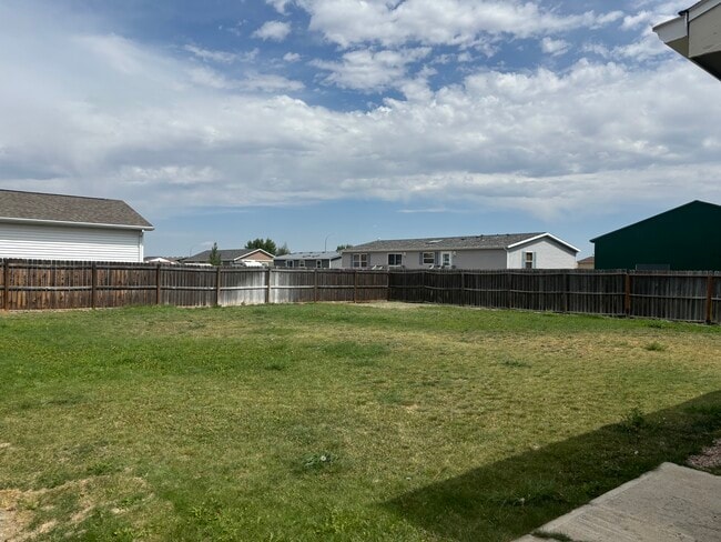 Building Photo - 1900 Plumcreek Ct