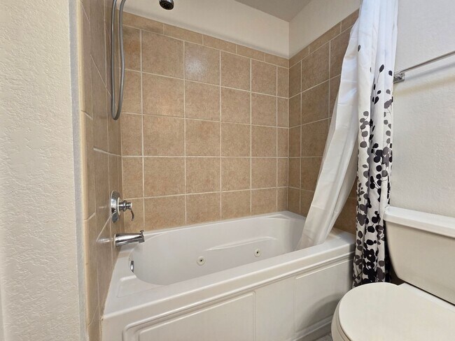 Building Photo - 601 W San Mateo Blvd