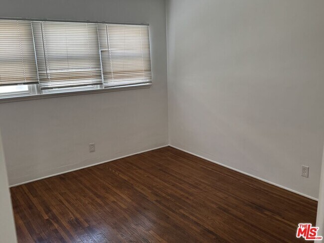 Building Photo - 4420-4420 Inglewood Blvd
