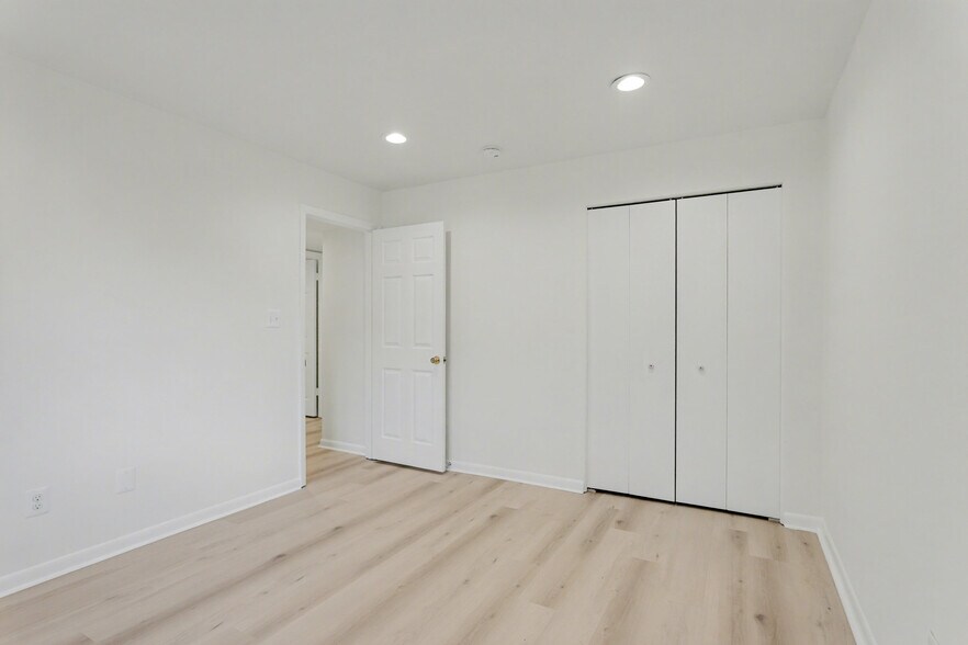 Building Photo - 13 Mullingar Ct