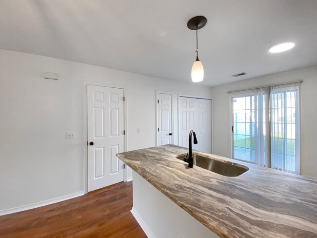 Building Photo - Two Bedroom Townhome in Godley Park with m...