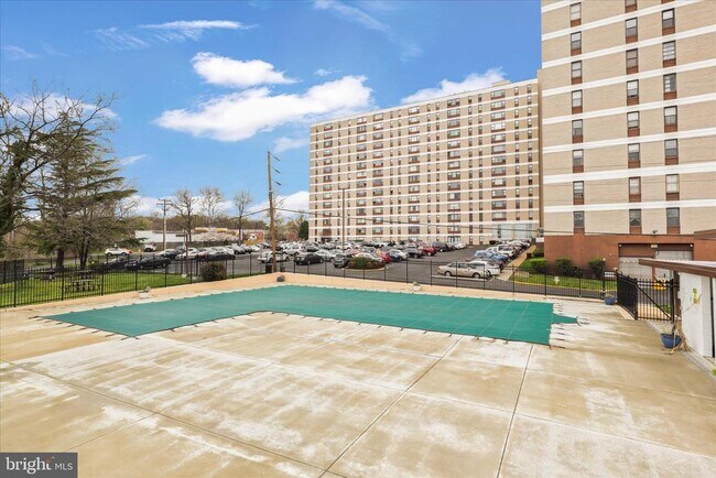 Building Photo - 4600 Duke St