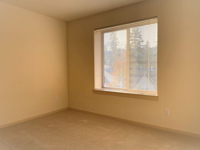 Building Photo - 2116 NW Boulder Way Dr