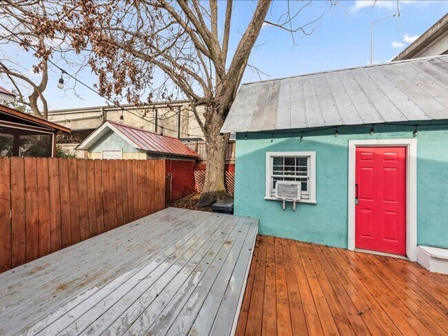 Building Photo - 2 Bedroom, 2 Bath Home with ADU Downtown Charleston!