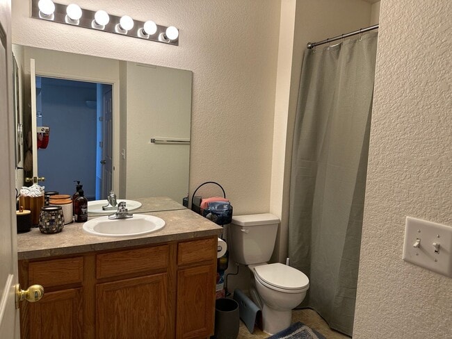 Building Photo - 2BD 2Bth near Centerra